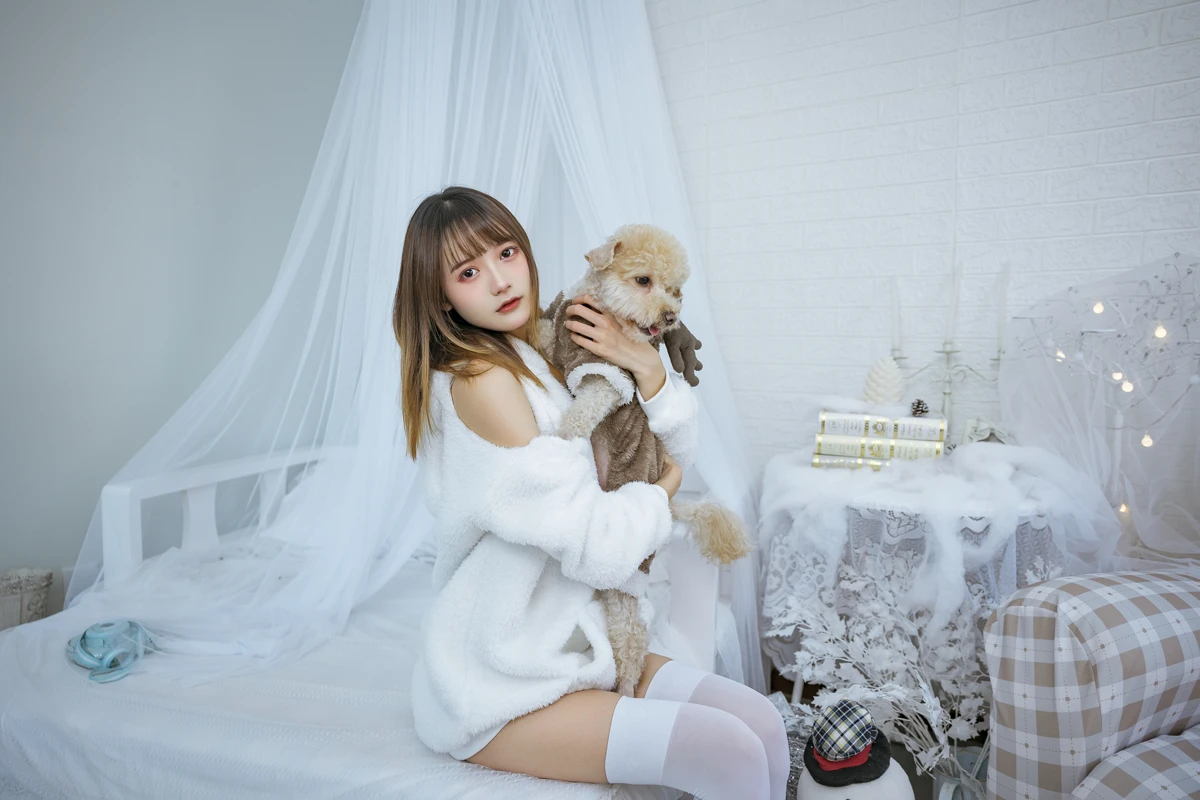 [YITUYU] 2022.12.17 Vol.2702 – Warm Girls and Pets Rabbit Zzz won't eat carrots#[24P]-3